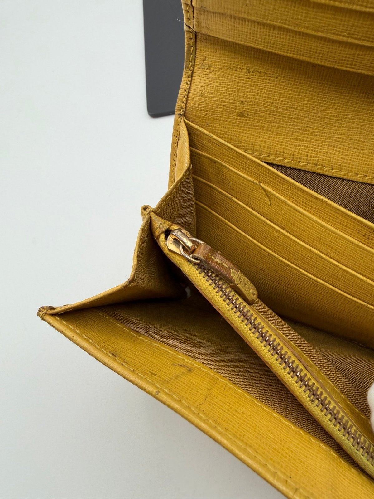 Pre-Owned Fendi Yellow Leather Bifold Flap Wallet