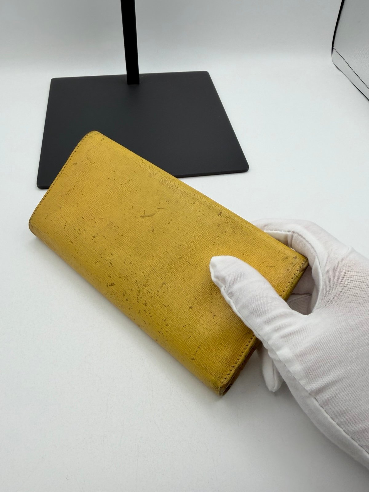 Pre-Owned Fendi Yellow Leather Bifold Flap Wallet