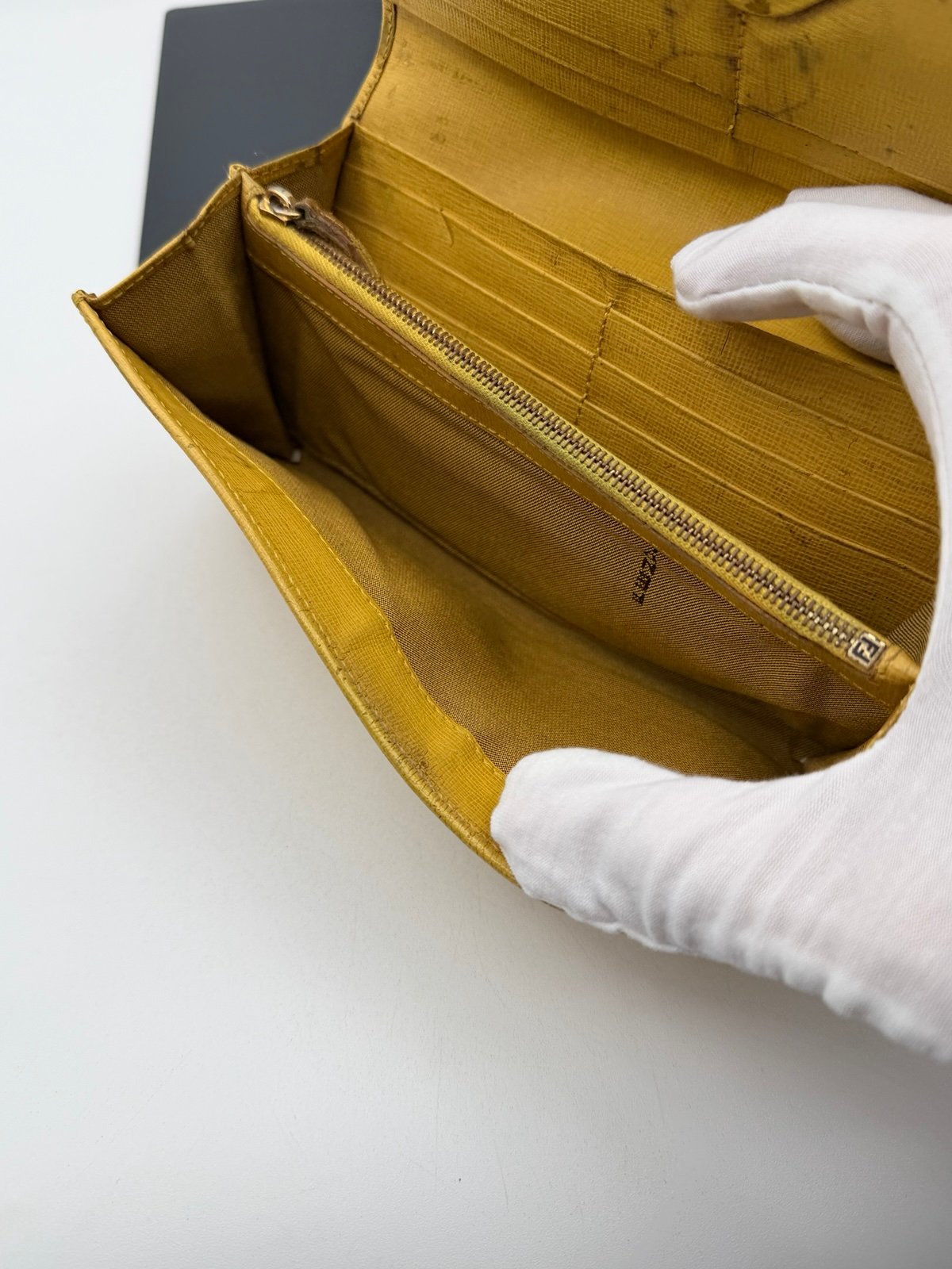 Pre-Owned Fendi Yellow Leather Bifold Flap Wallet
