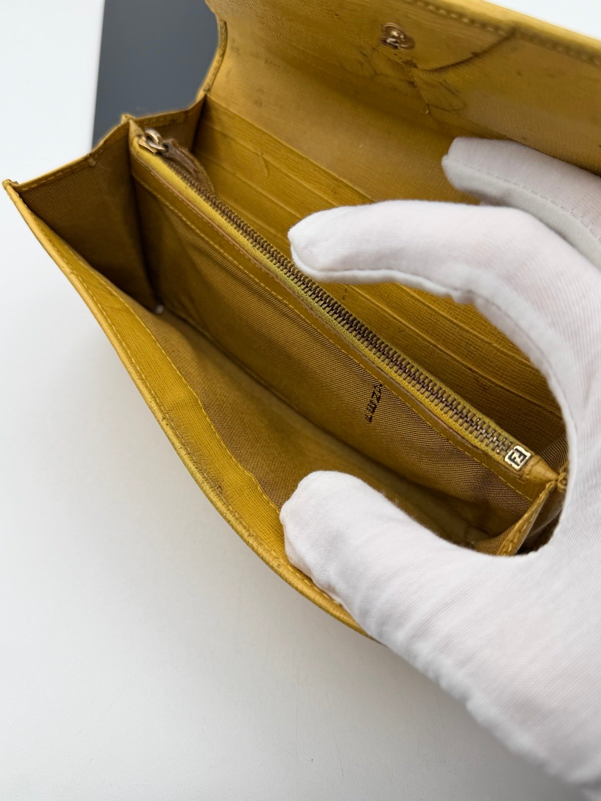 Pre-Owned Fendi Yellow Leather Bifold Flap Wallet