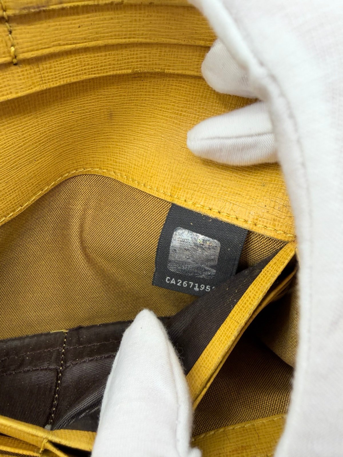 Pre-Owned Fendi Yellow Leather Bifold Flap Wallet