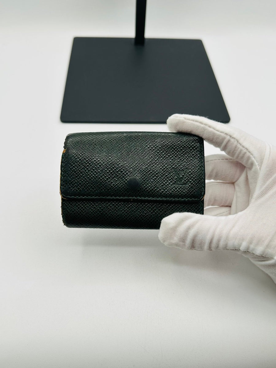 Pre-Owned Louis Vuitton Compact Taiga Wallet