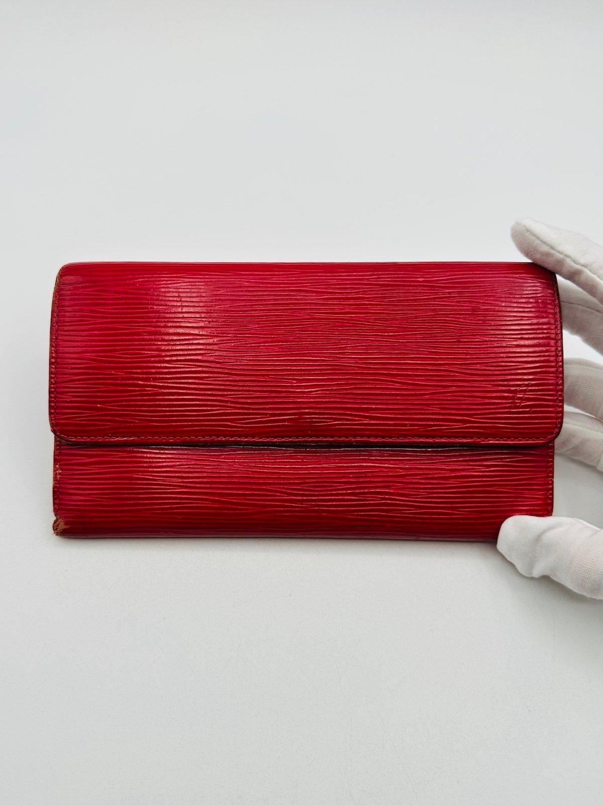 Pre-Owned Louis Vuitton Long Epi Red Wallet