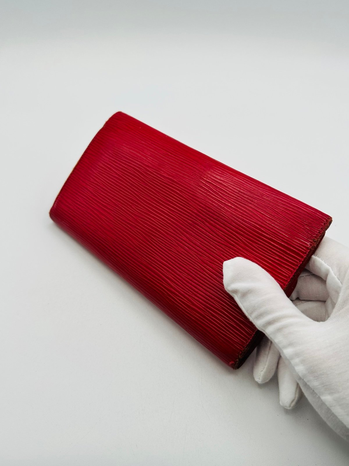 Pre-Owned Louis Vuitton Long Epi Red Wallet