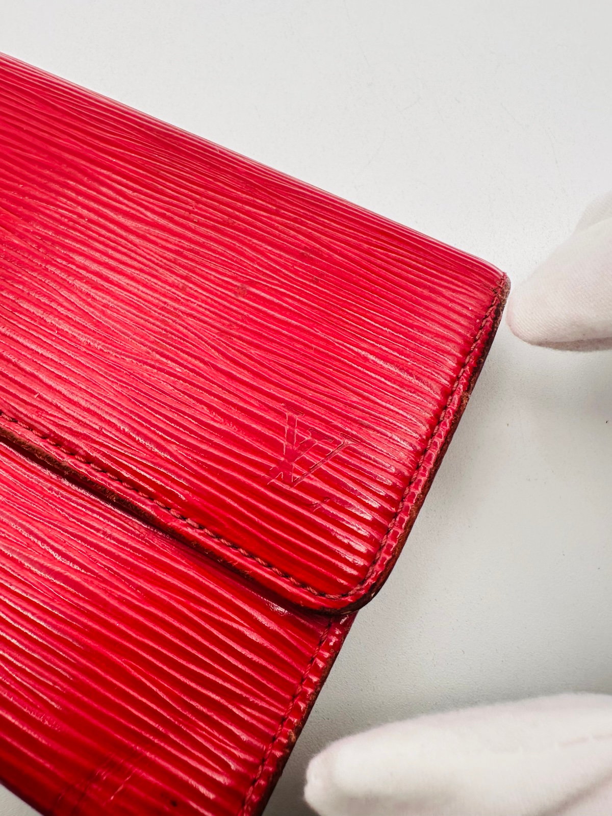 Pre-Owned Louis Vuitton Long Epi Red Wallet