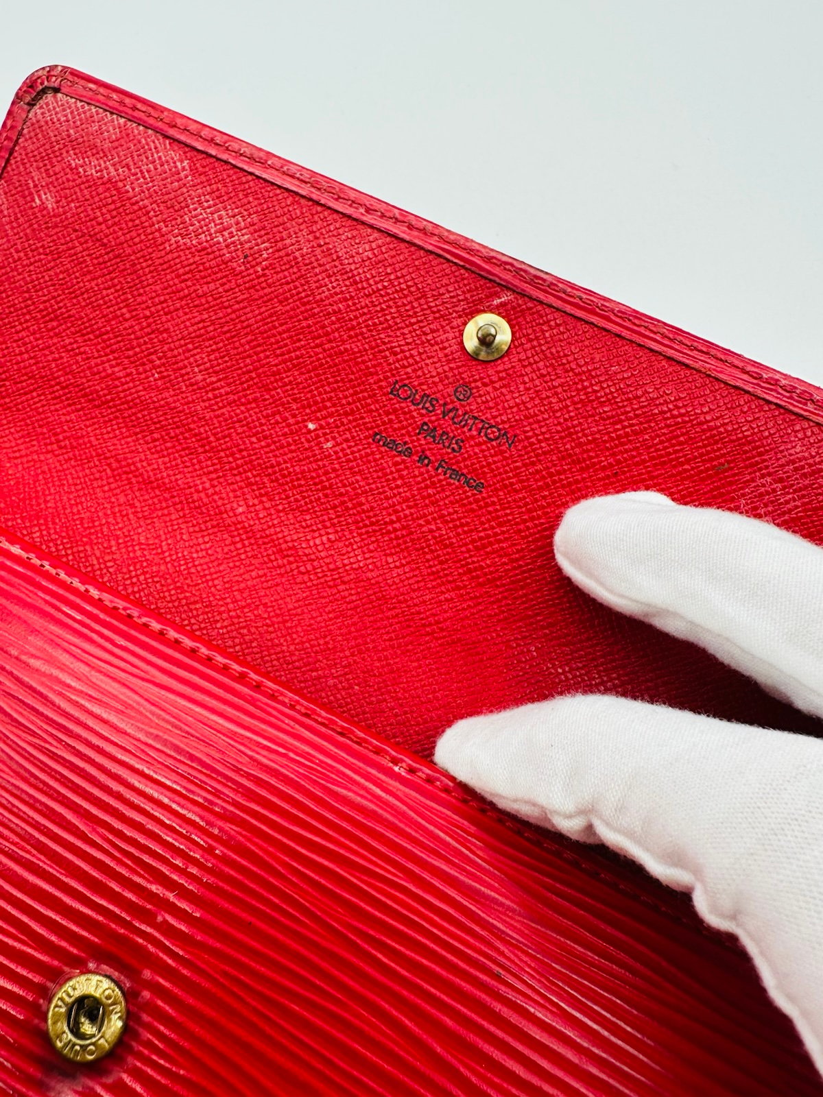 Pre-Owned Louis Vuitton Long Epi Red Wallet