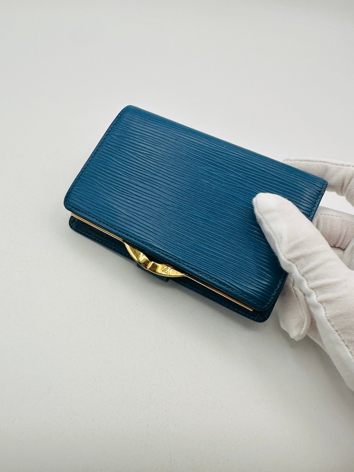 Pre-Owned Louis Vuitton Epi Kisslock Wallet