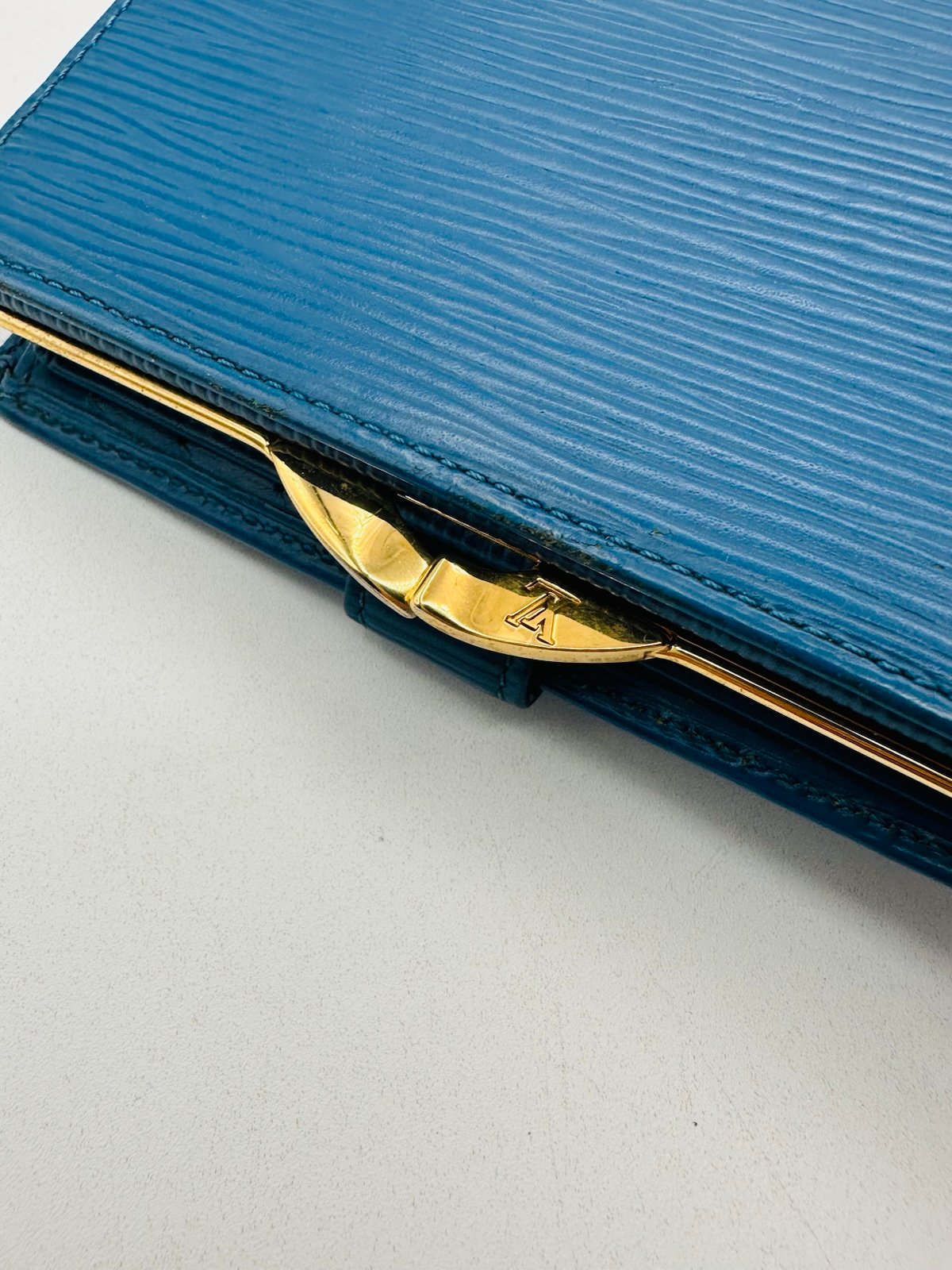 Pre-Owned Louis Vuitton Epi Kisslock Wallet