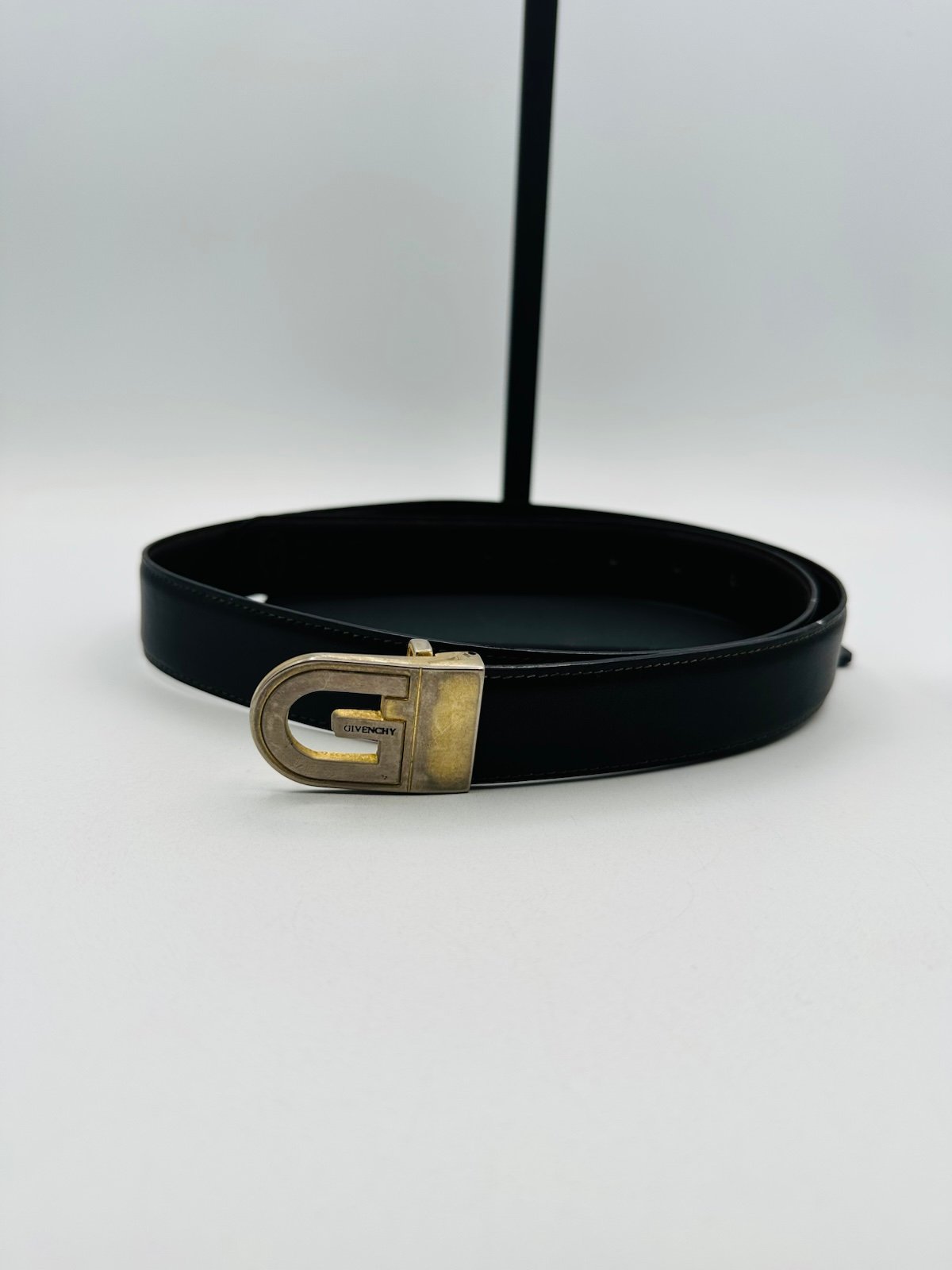 Pre-Owned Givenchy Leather Belt