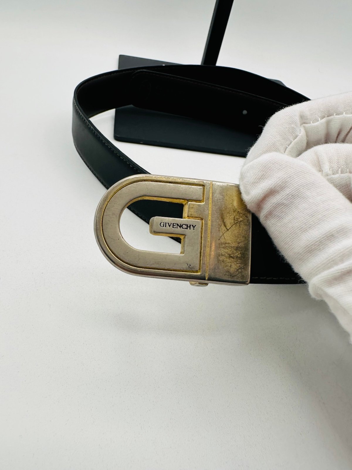 Pre-Owned Givenchy Leather Belt