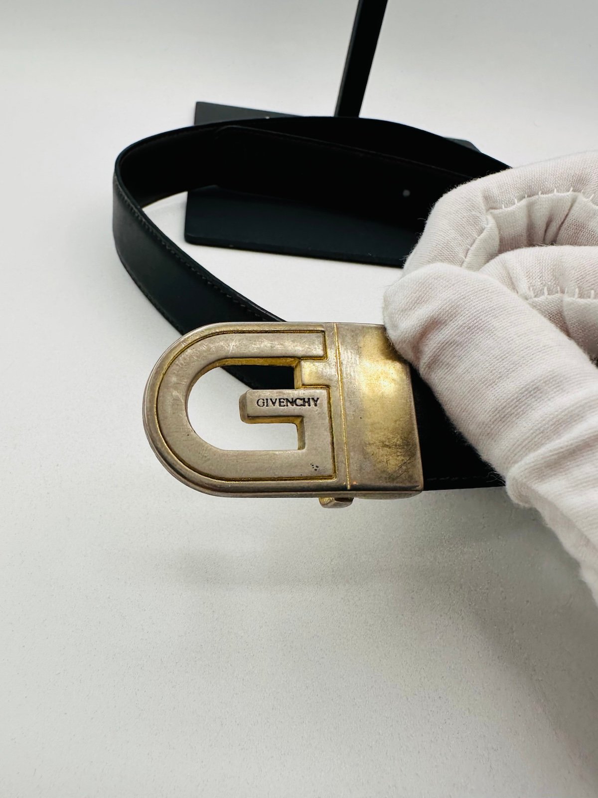 Pre-Owned Givenchy Leather Belt