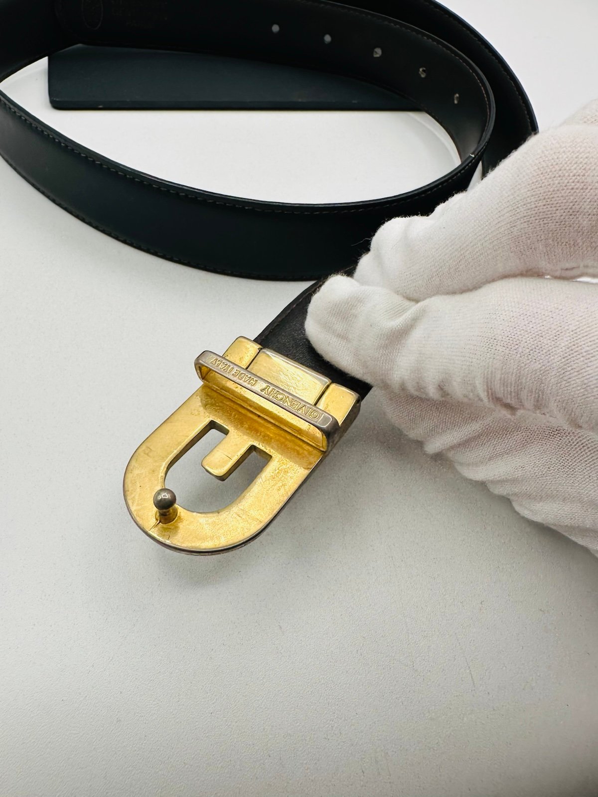 Pre-Owned Givenchy Leather Belt