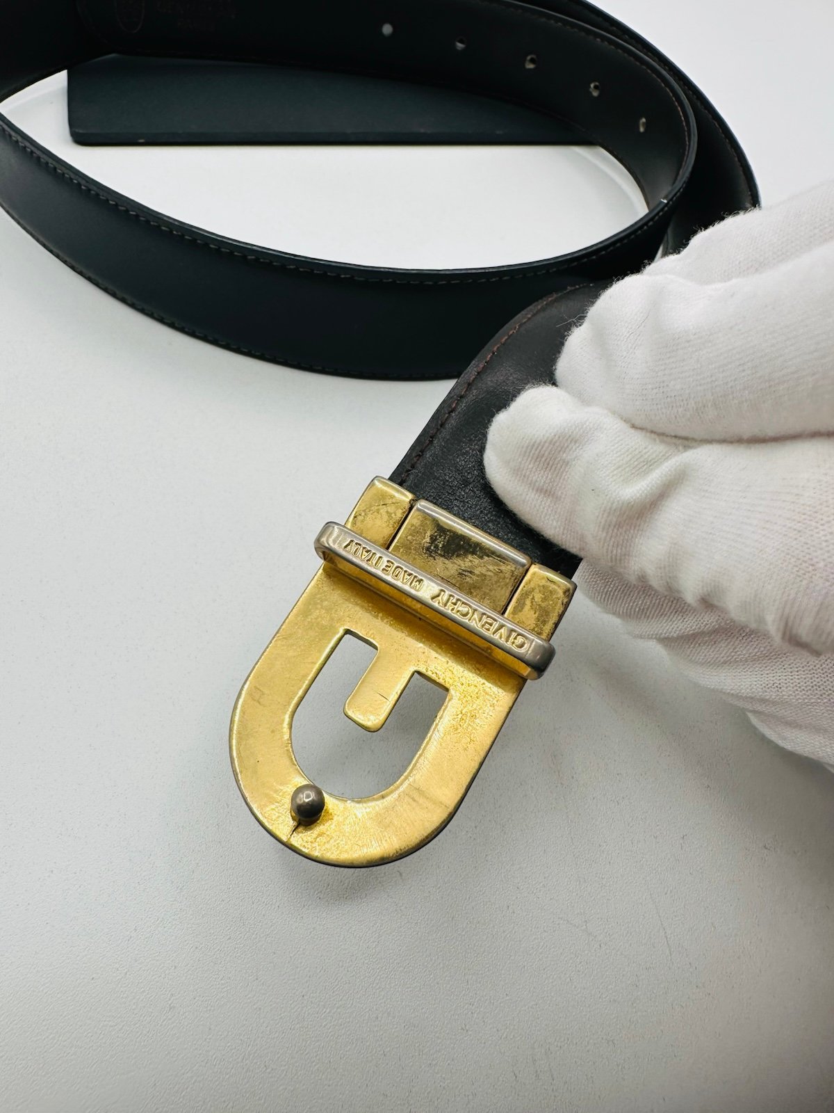 Pre-Owned Givenchy Leather Belt