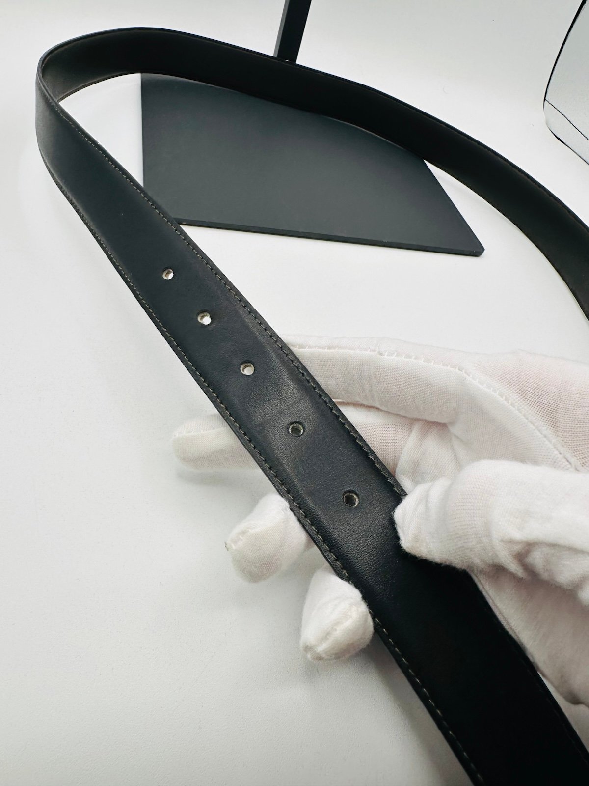 Pre-Owned Givenchy Leather Belt