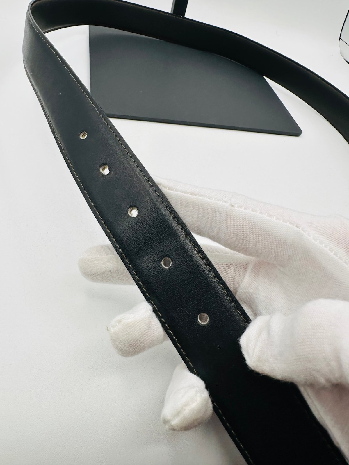 Pre-Owned Givenchy Leather Belt
