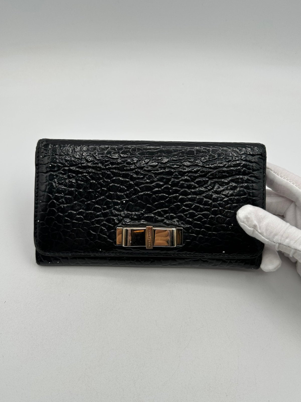 Pre-Owned Burberry Embossed Leather Wallet