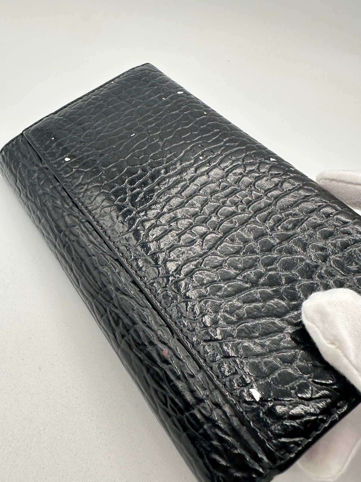 Pre-Owned Burberry Embossed Leather Wallet