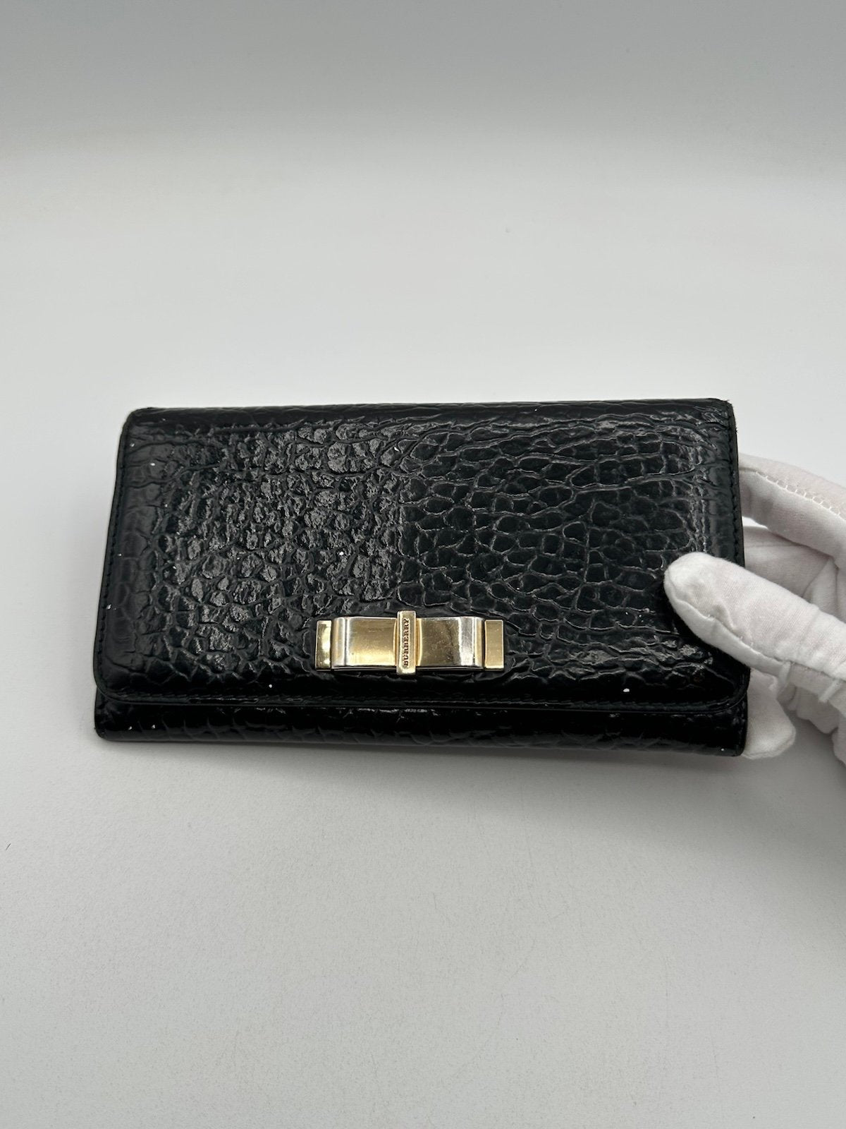 Pre-Owned Burberry Embossed Leather Wallet