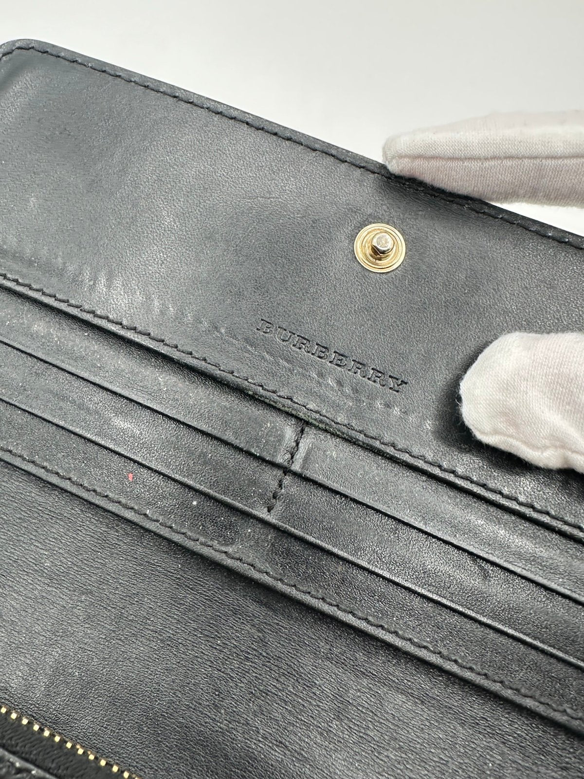 Pre-Owned Burberry Embossed Leather Wallet