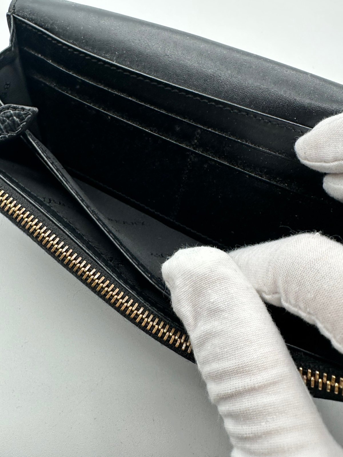 Pre-Owned Burberry Embossed Leather Wallet