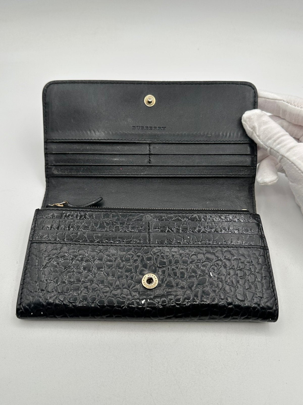 Pre-Owned Burberry Embossed Leather Wallet