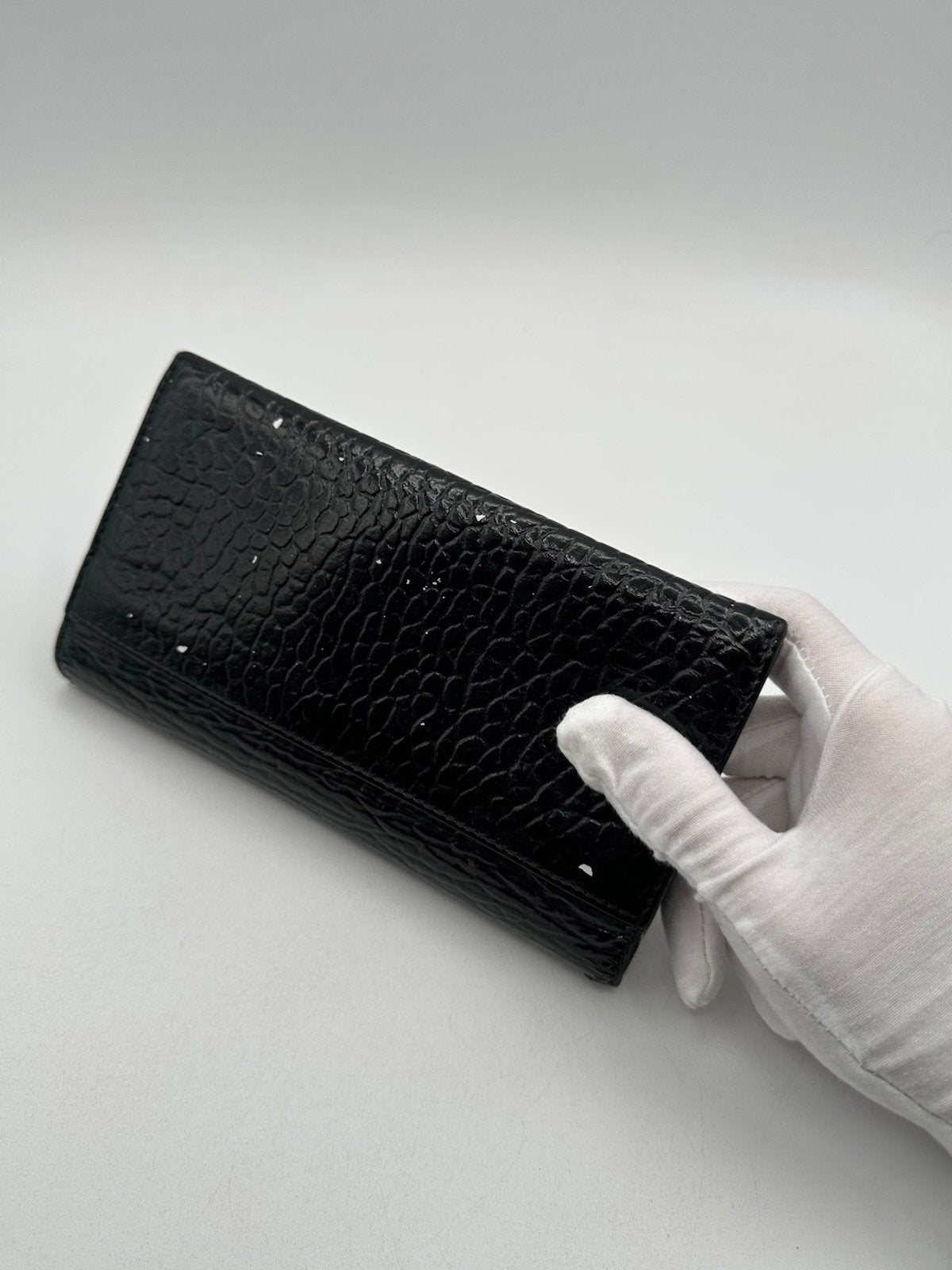 Pre-Owned Burberry Embossed Leather Wallet