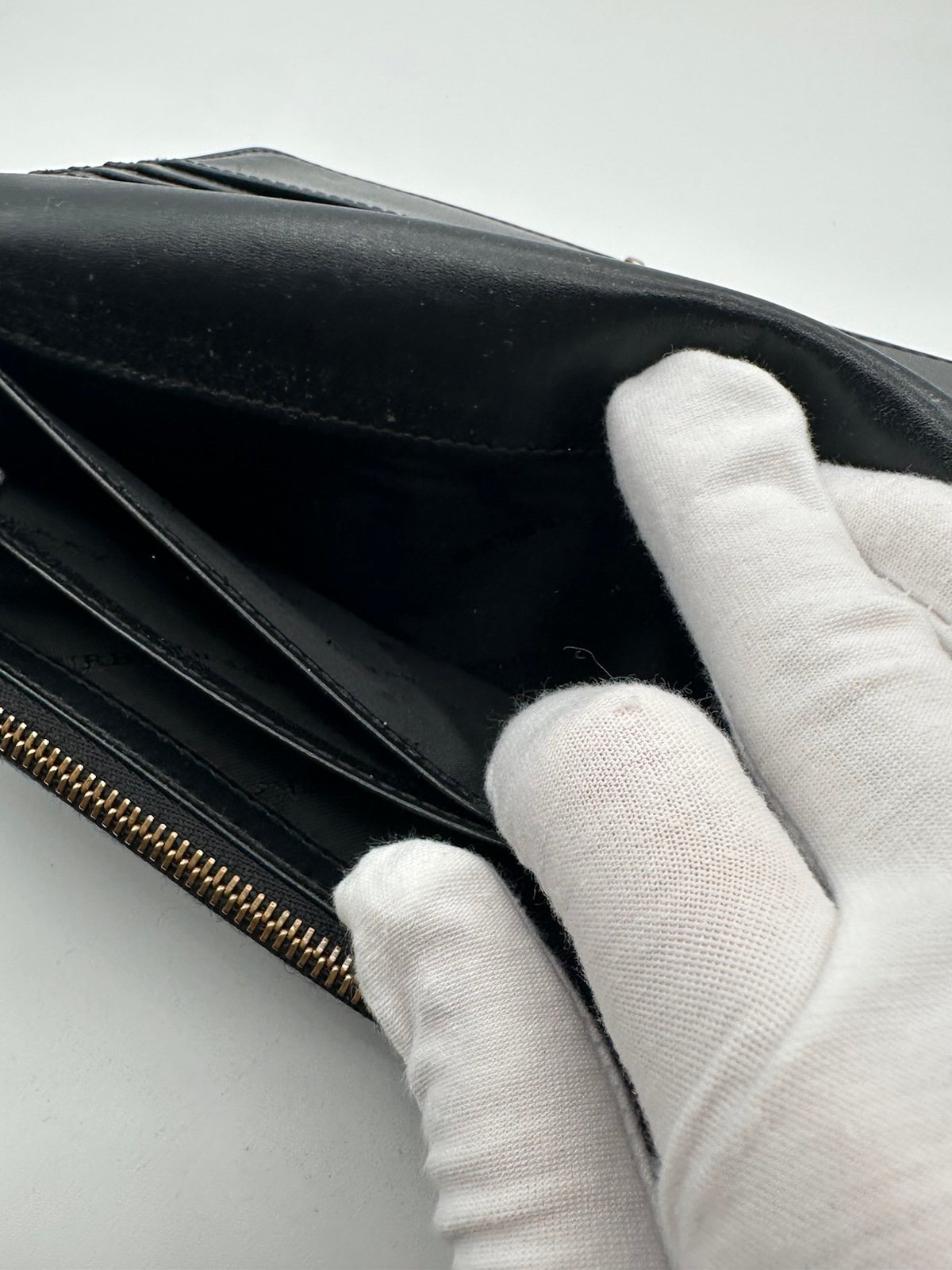 Pre-Owned Burberry Embossed Leather Wallet
