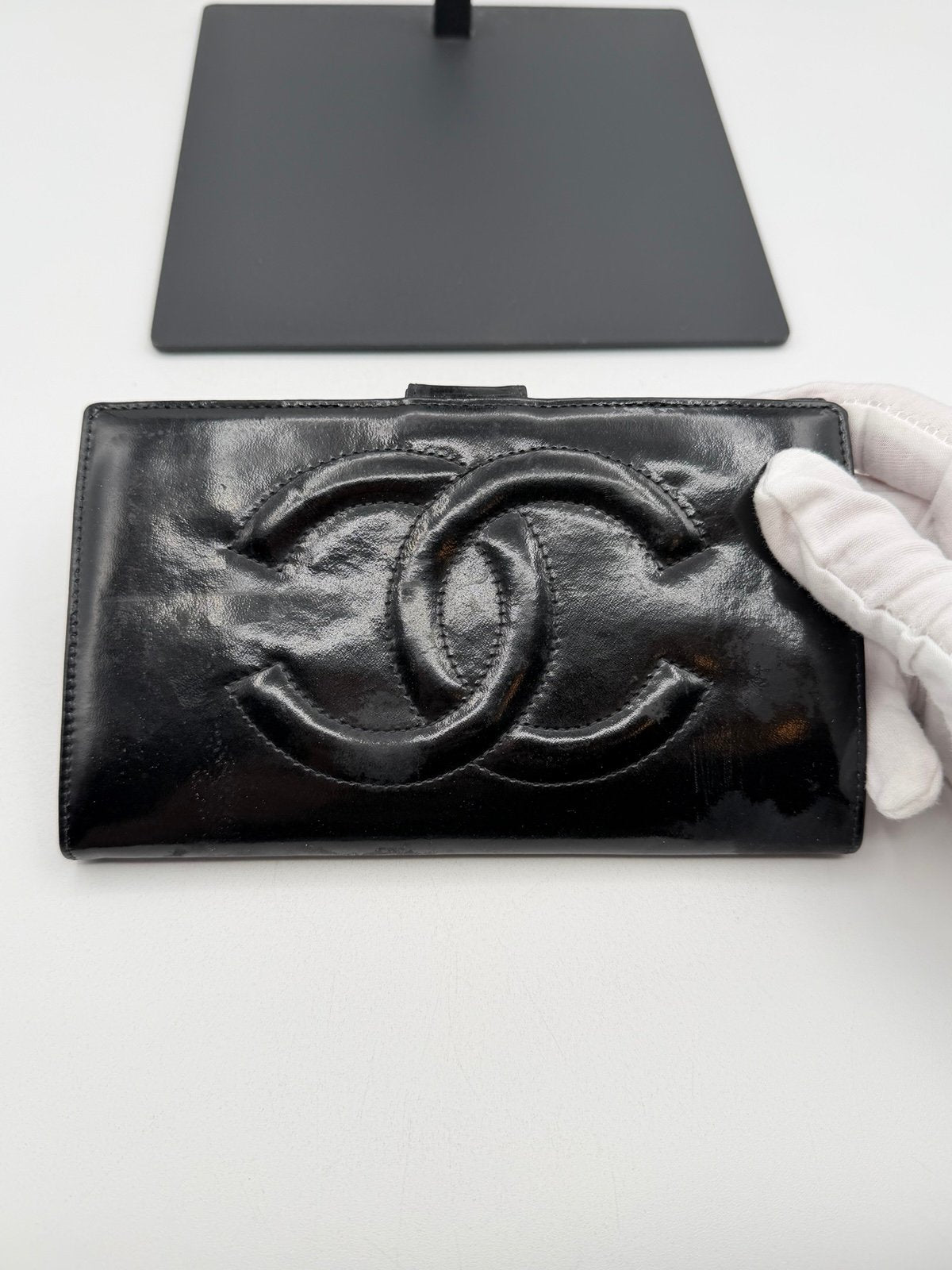 Pre-Owned Chanel Large Black Patent Leather CC Logo Wallet