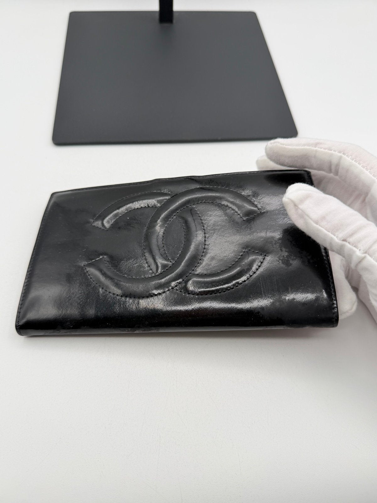 Pre-Owned Chanel Large Black Patent Leather CC Logo Wallet