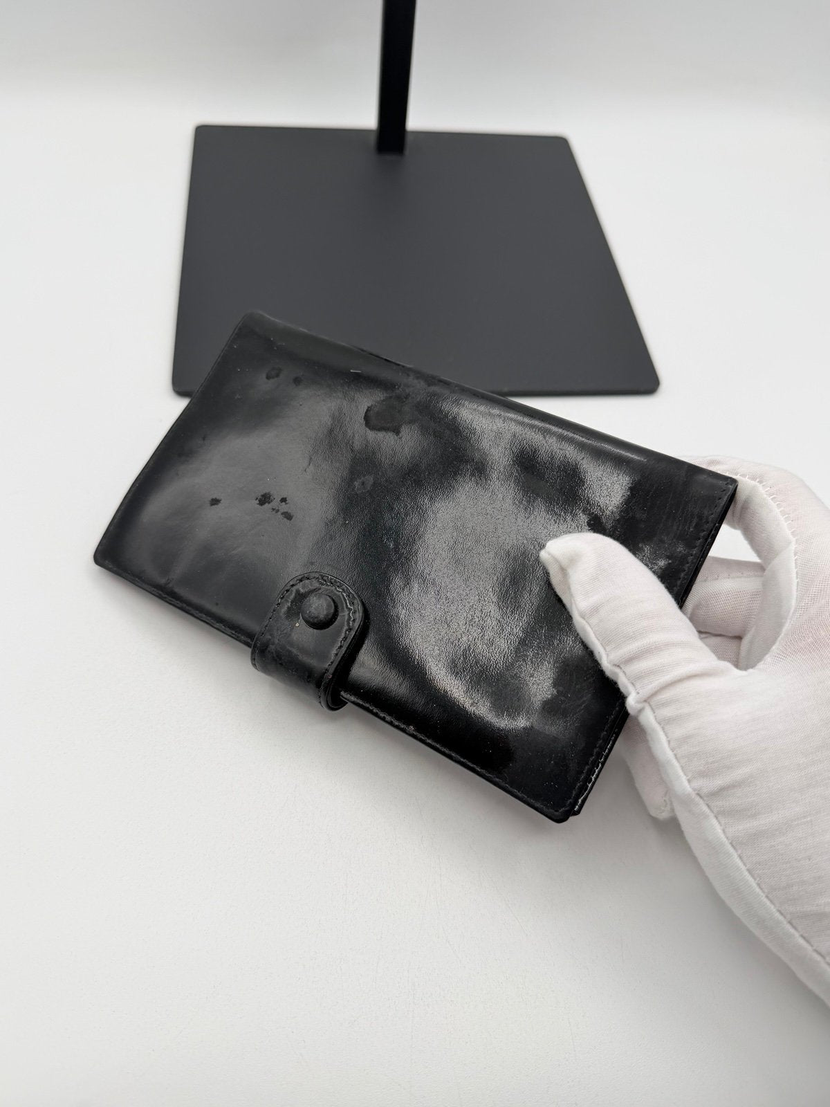 Pre-Owned Chanel Large Black Patent Leather CC Logo Wallet