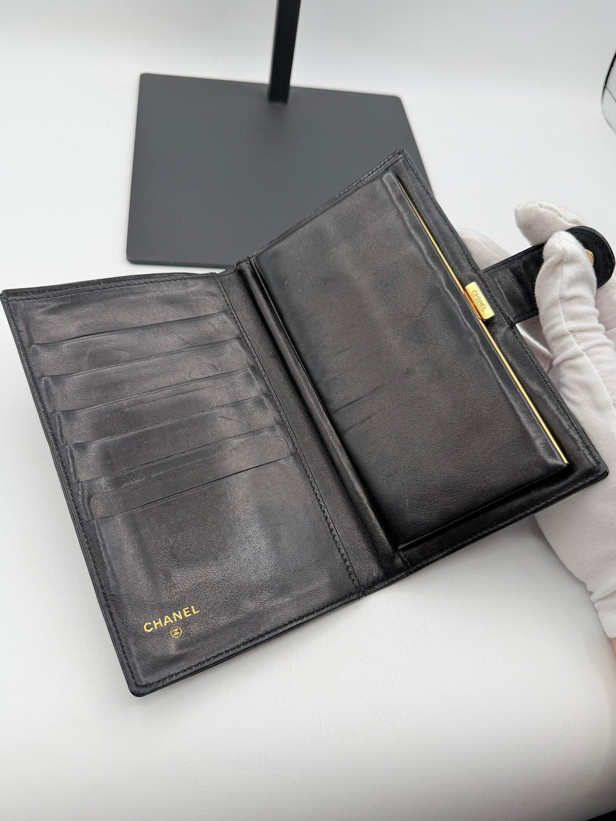 Pre-Owned Chanel Large Black Patent Leather CC Logo Wallet