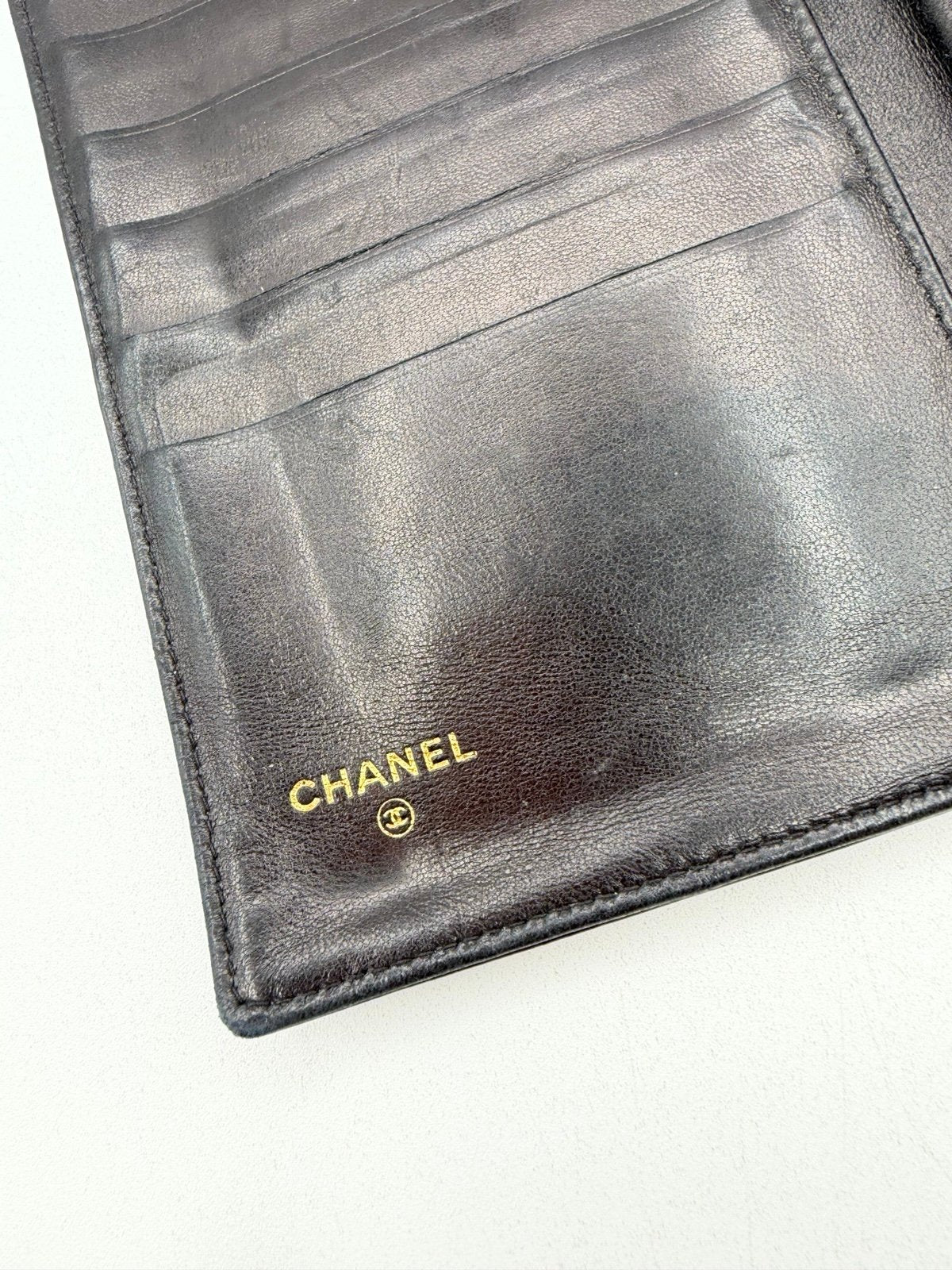 Pre-Owned Chanel Large Black Patent Leather CC Logo Wallet